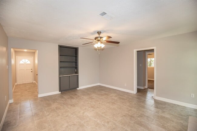 Photo - 802 Wavecrest Ln