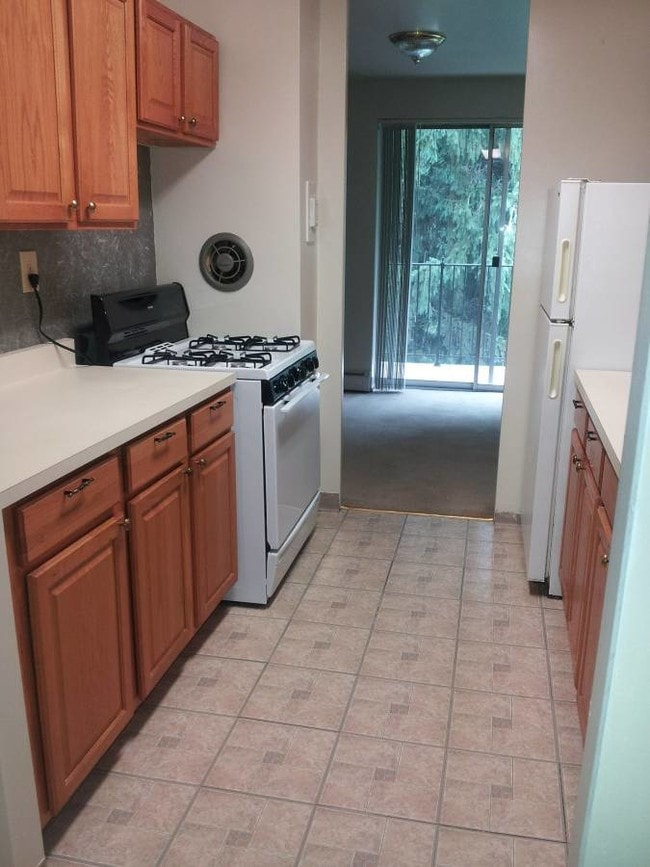 Photo - Lafayette Plaza Apartments