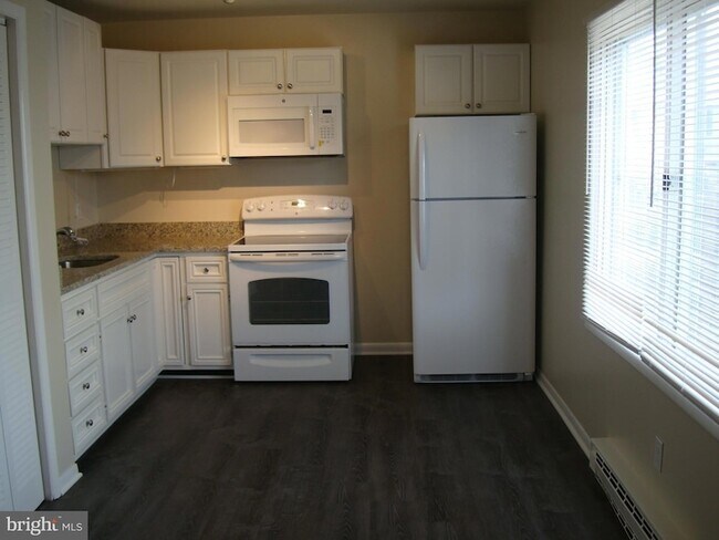 Photo - 204 Cameron St