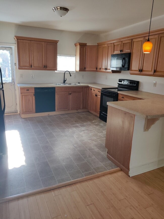 Photo - 5524 Locust St