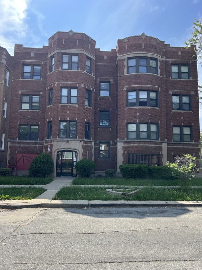 Building Photo - 1443 W 93rd St Unit 3