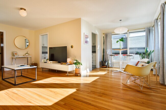 Photo - 2925 SE Clinton St