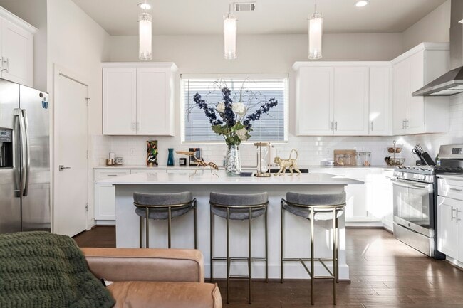 Photo - 2210 Lou Ellen Ln