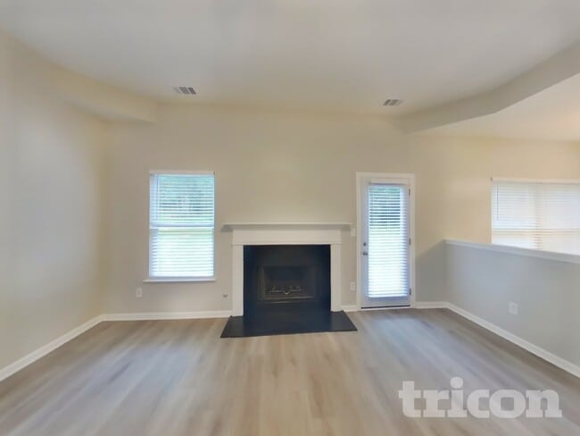 Photo - 821 Monroe Ct