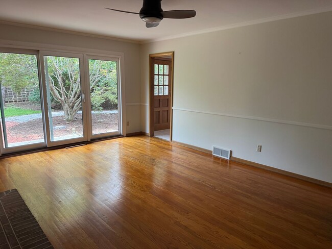 Photo - 2030 Chardon Rd