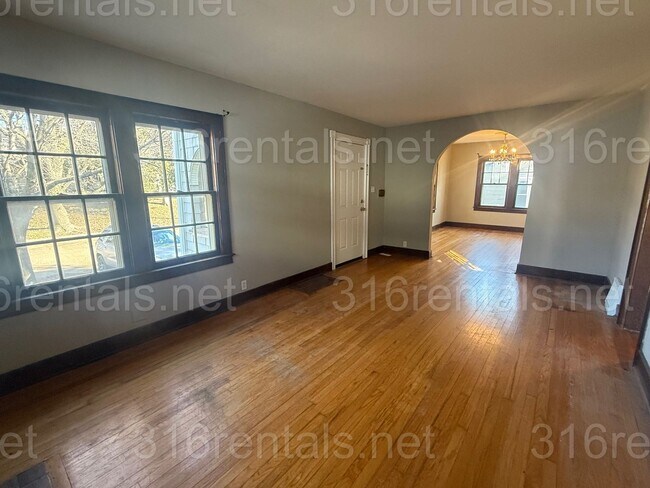 Photo - $1100 - 2 bedroom / 1 bathroom - Single Family Home