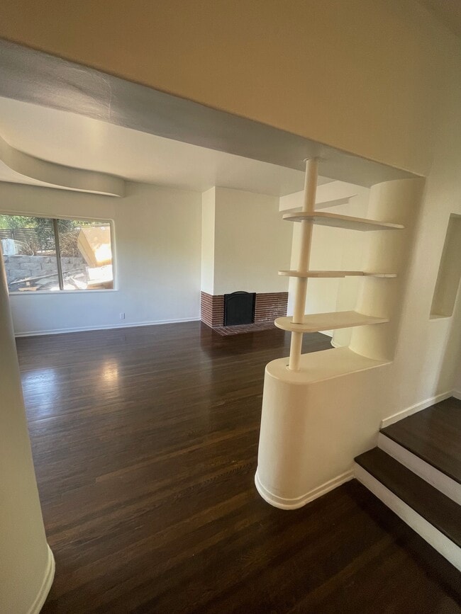 Building Photo - 3043 Hollycrest Dr Unit 3045 Rental