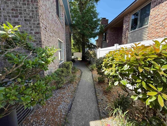 Photo - 407 76th Ave N