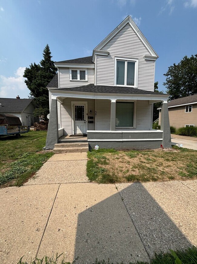 Building Photo - 751 Lake Michigan Dr NW Unit 2 Rental