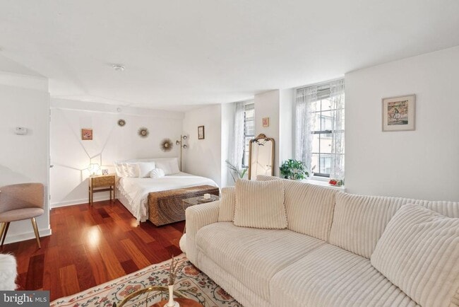 Building Photo - 219 S 18th St Unit 704