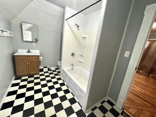 Photo - 1121 Summit St