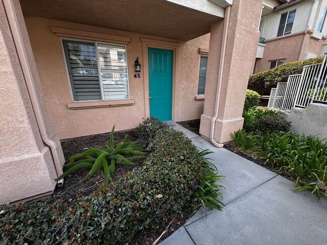 Building Photo - 2 Bedroom 1st Floor Unit in Rancho San Diego