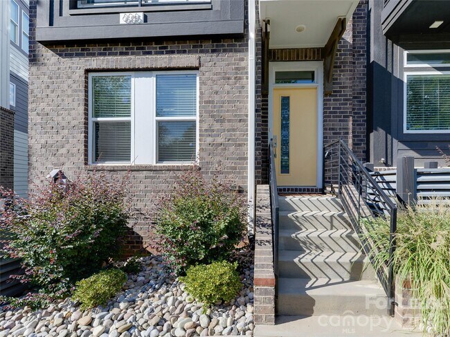 Photo - 606 W End Dr