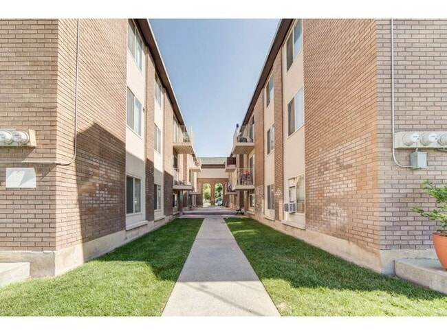 Photo - 1080 E 450 N