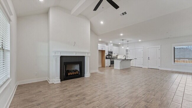 Photo - "Charming 3-Bedroom Retreat with Granite Elegance & Cozy Fireplace in Farmington!"