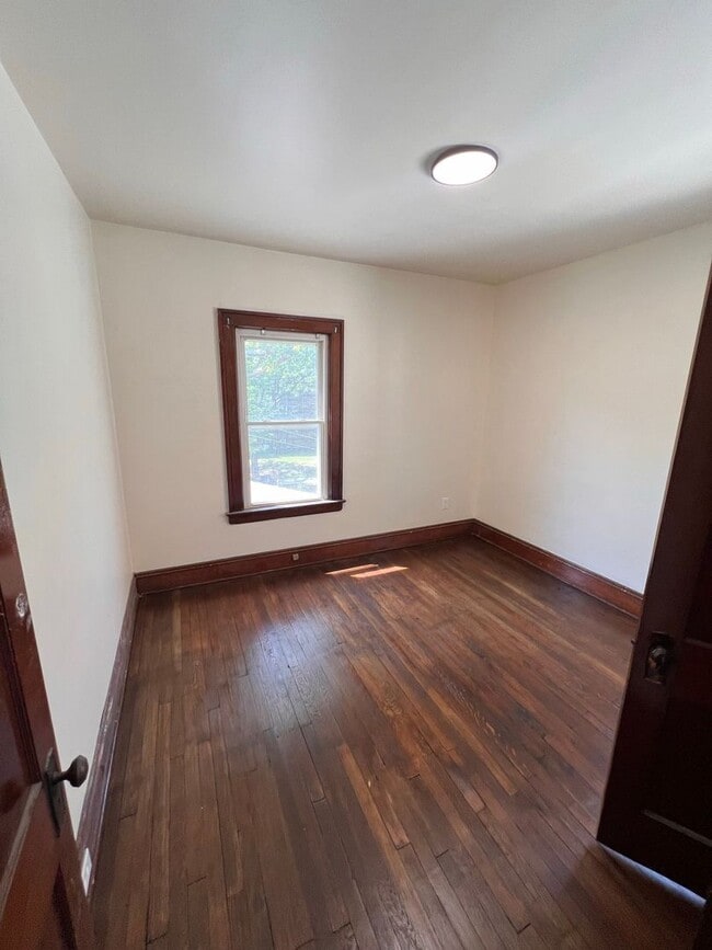 Photo - 15407 School Ave