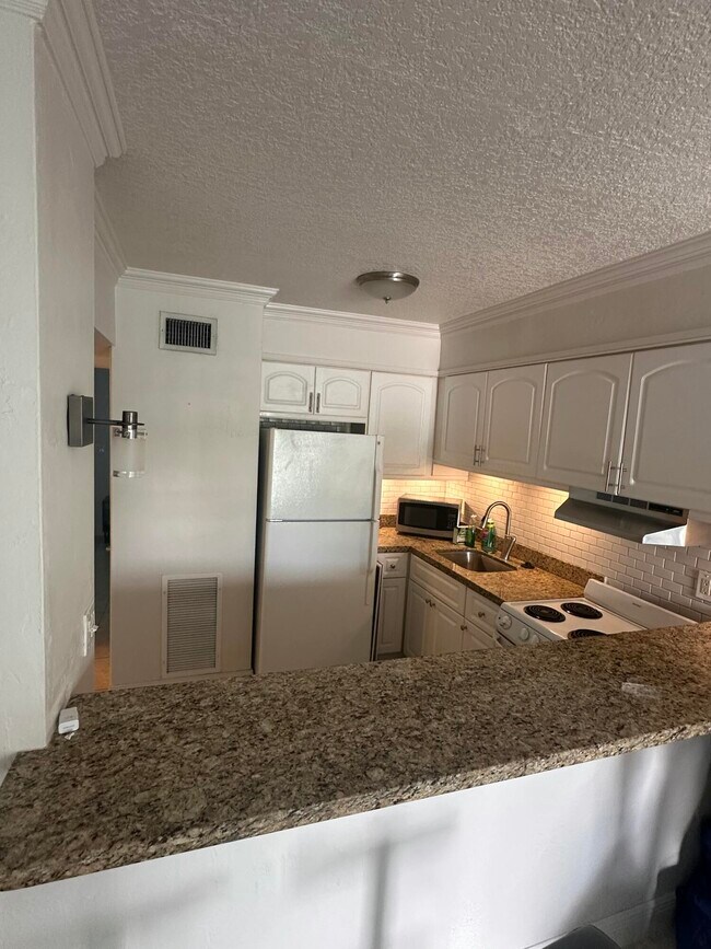 Photo - 2124 NE 5th Ave Unit 109