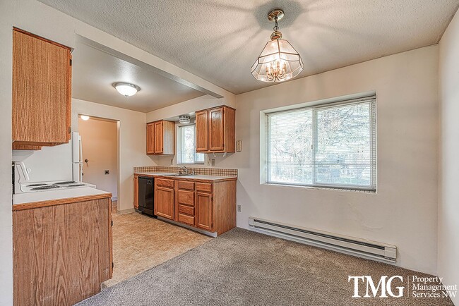 Photo - Classically Cute 2 Bed 1 Bath Duplex in Washougal