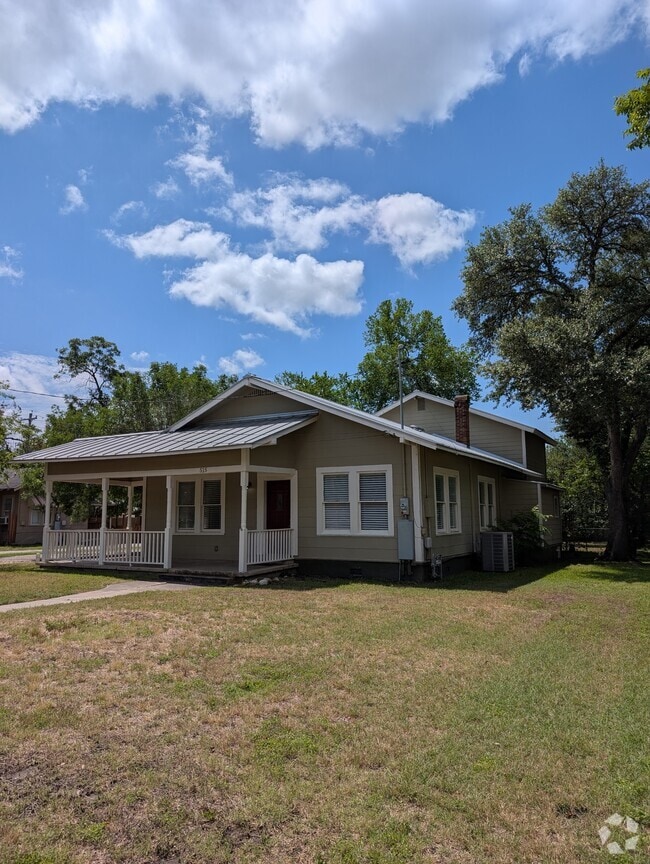 Building Photo - 515 E Elm St Rental