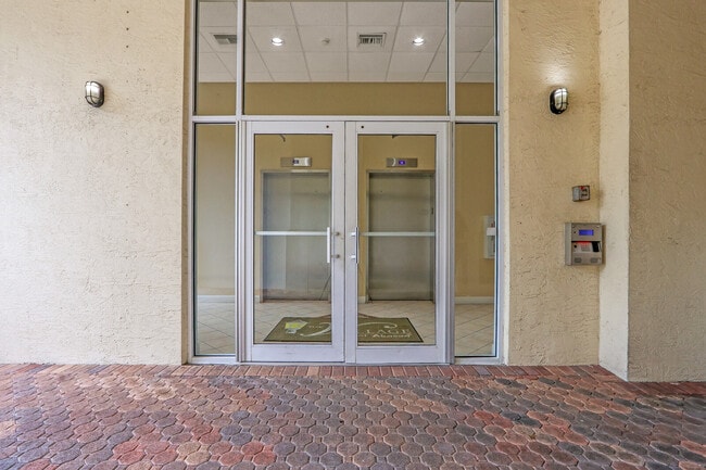 Photo - 1155 Main St