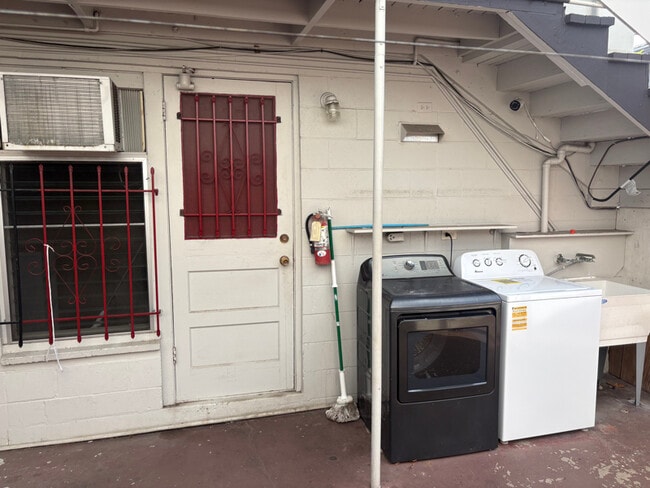 Photo - 1238 Rycroft St Unit Apt B