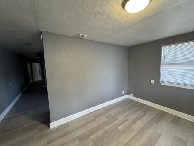 Photo - 4114 Moncrief Rd