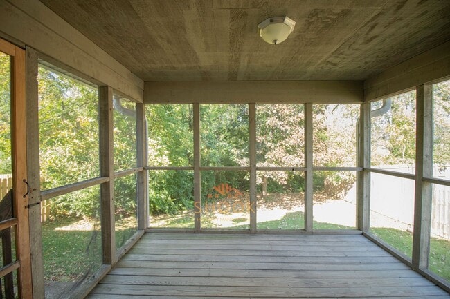 Photo - LARGE TOWNHOME CLOSE TO CAMPUS - LOTS OF SPACE!