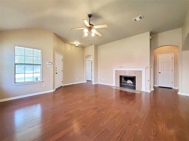 Photo - 491 Goldenrod St