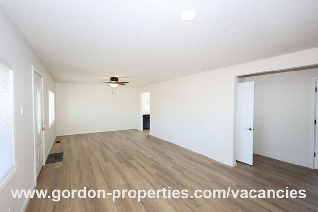 Photo - Saint Helens OR - upstairs flat 2 bedroom ...