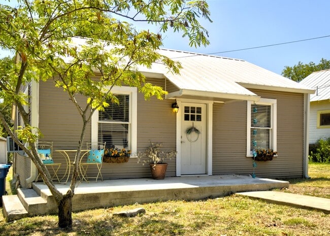 Photo - 309 Lowry St