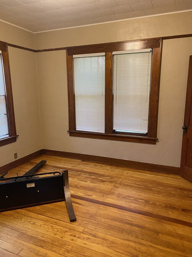 Photo - 817 W Walnut St