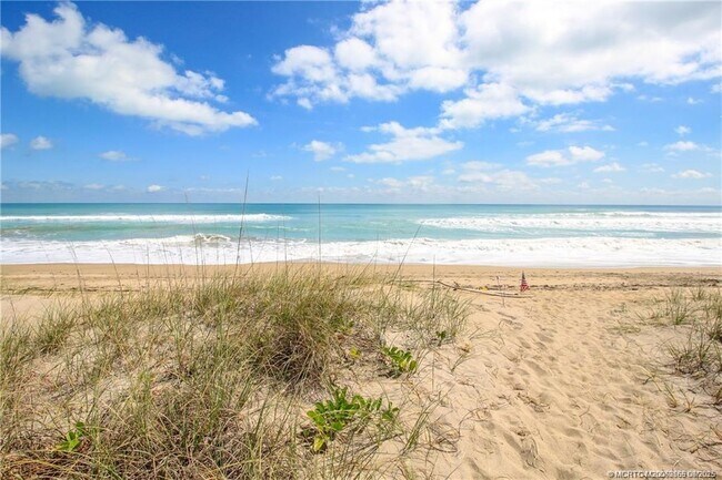 Photo - 2491 NE Ocean Blvd Unidad 302