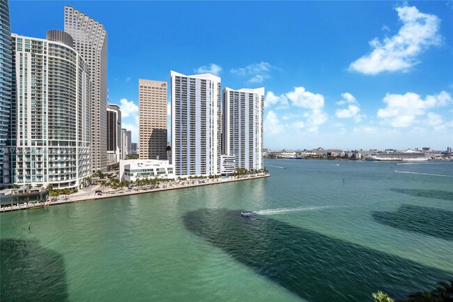 Photo - 901 Brickell Key Blvd Unidad 1408 Rental