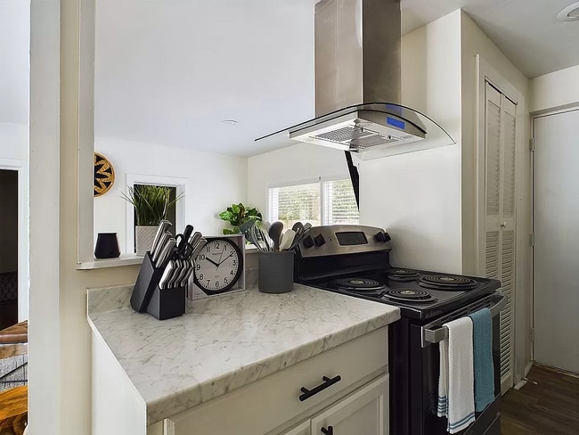 Photo - 3718 Live Oak St