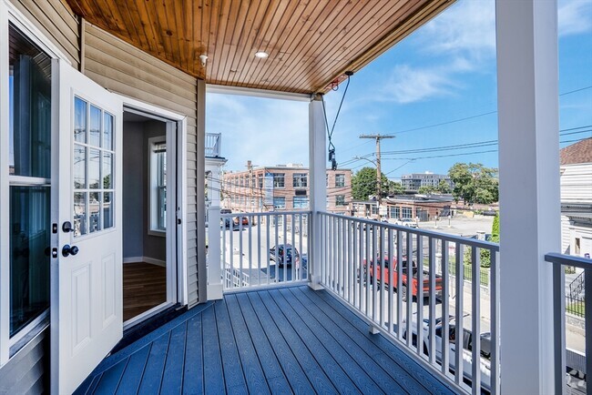 Building Photo - 17 Linden St Unit 2 Rental