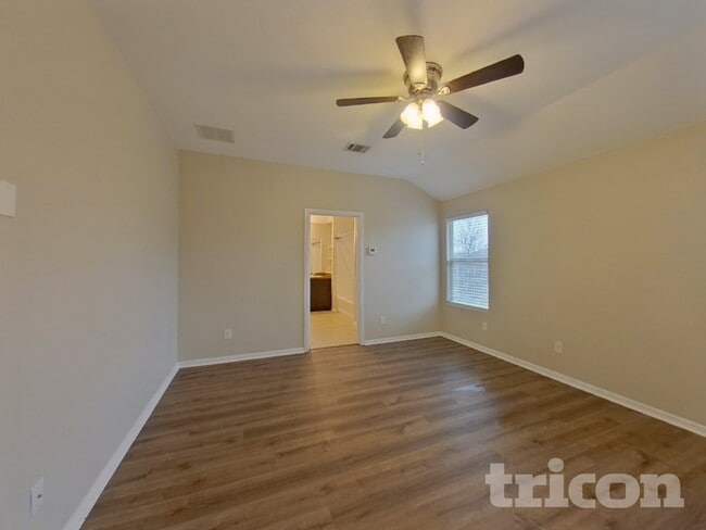 Photo - 752 Rutherford Dr