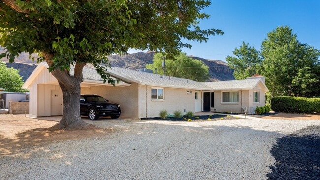 Building Photo - 881 S 180 W