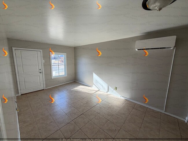 Building Photo - 3001 Curtis Dr Unit 3001 - C