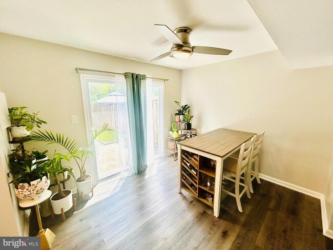 Photo - 7735 Matisse Way