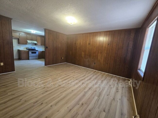 Building Photo - 76 Random Dr Unit Apt C