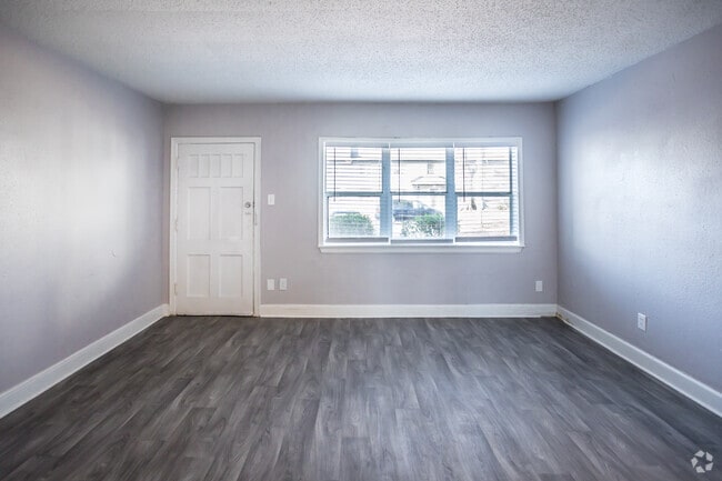 2 BR, 1 BA - 850SF