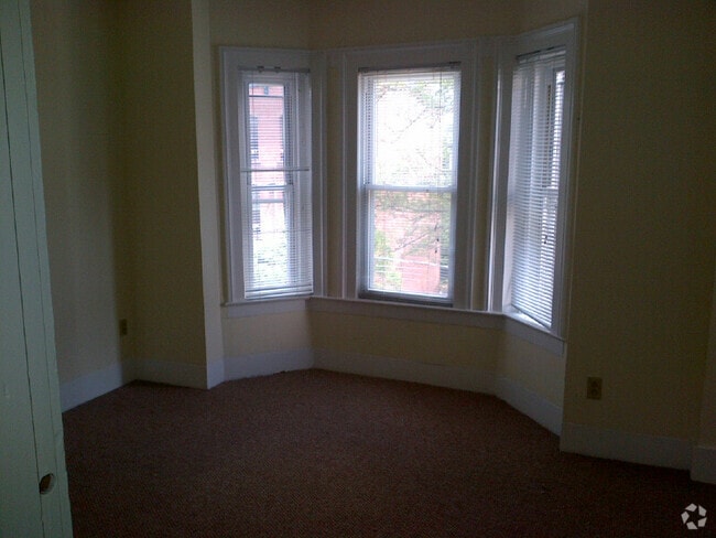 Building Photo - 6 Court St Unit Apt #3
