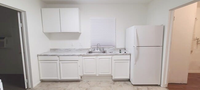 Kitchen - 1220 E Ogden Ave