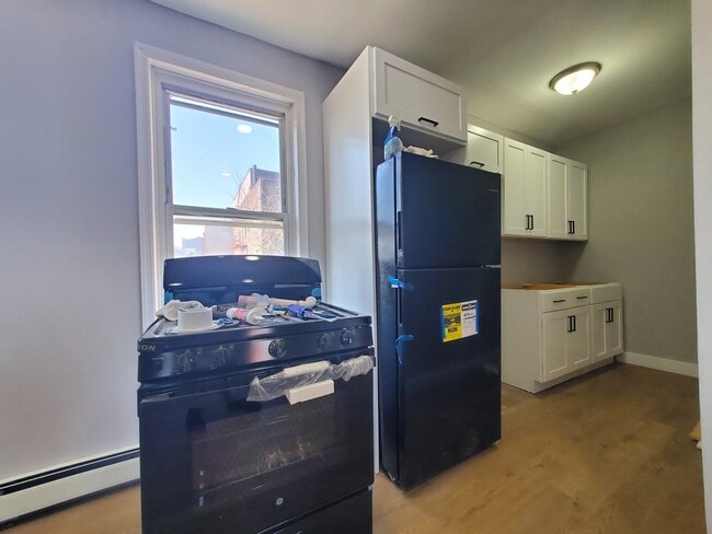 Building Photo - 179 Armstrong Ave Unit 2 Rental