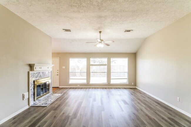 Photo - 3217 Lee Cir