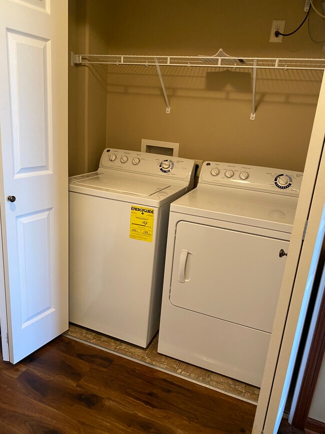 Photo - 1619 E Military Ave Unidad 2302