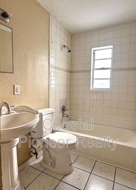 Photo - 3715 E Idlewild Ave