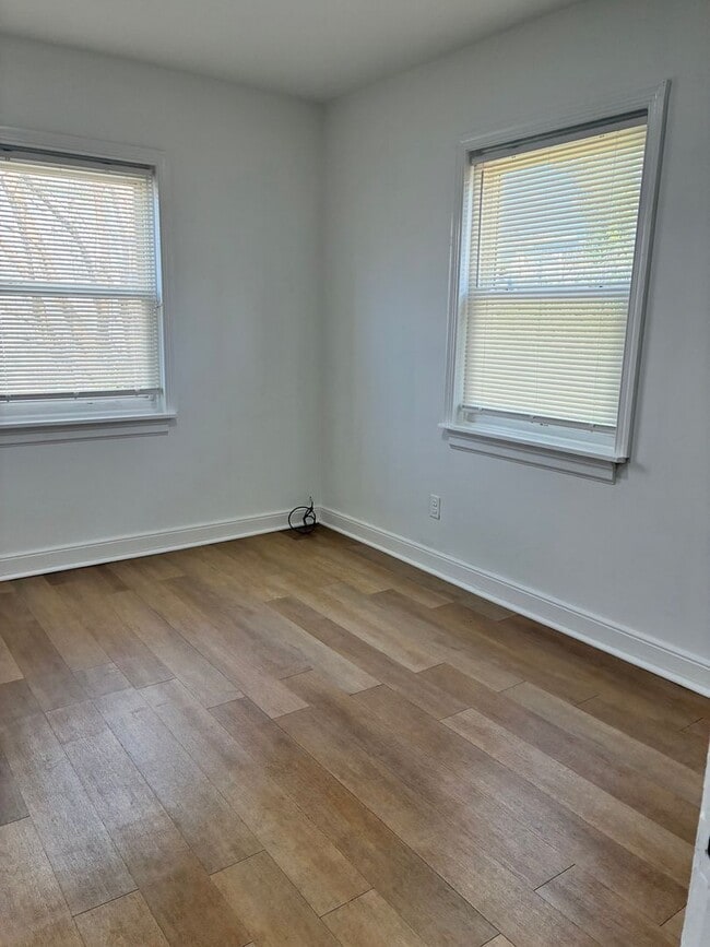 Photo - 2 BR / 1 BA Renovated home near VCU in Byrd Park Area! Pets considered! Available April 15st!