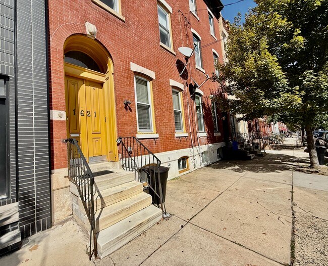 1621 Christian St
