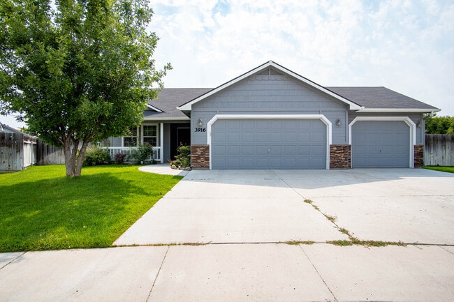 Building Photo - 3916 Kirby Cir